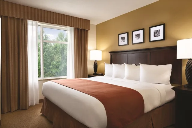 جناح بسرير كينج بغرفة نوم واحدة مع أريكة، Country Inn & Suites by Radisson Lincoln North Hotel and Conference Center NE 2/6