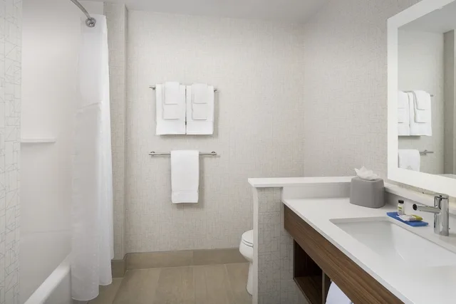 غرفة قياسية بسرير كينج، HOLIDAY INN EXPRESS & SUITES NORTH BRUNSWICK 3/5
