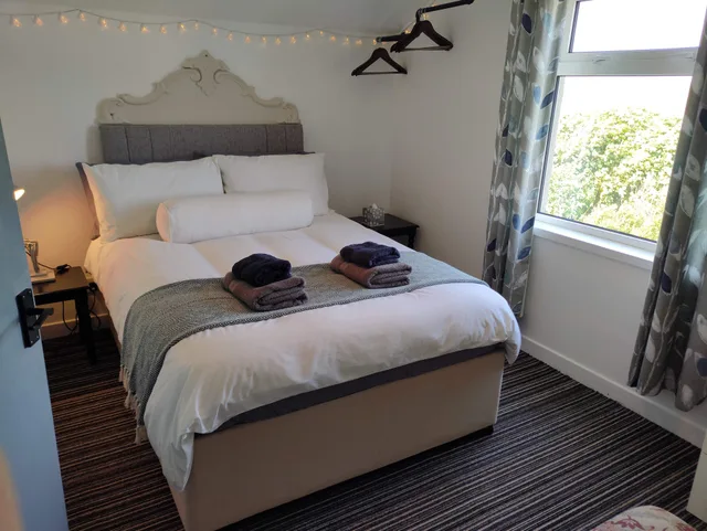 2 Bedrooms, Apartment, 1 Single and 2 Double Beds، Stromness Apartments 1/3