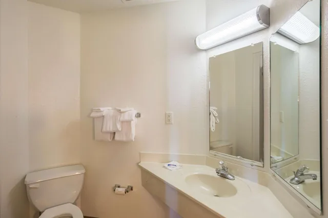 غرفة بسرير كينج، Motel6 Dale, IN 10/10