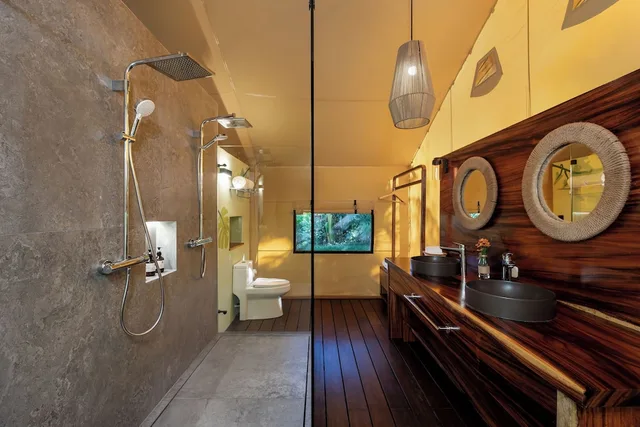 خيمة فاخرة بسرير كينج، Hacienda Guachipelin Hotel 3/3