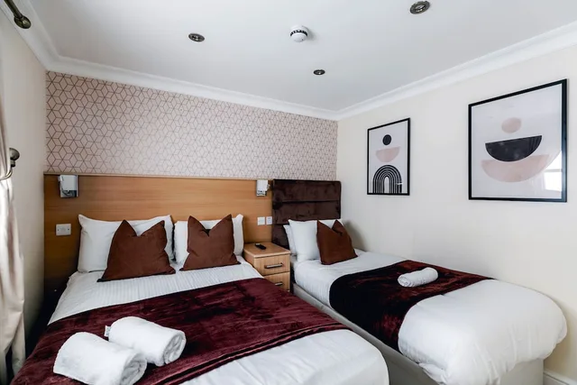 غرفة أساسية رباعية بسرير مزدوج وسريرين منفصلين، Mina House 1/5
