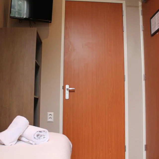 غرفة مفردة، Hotel Blossoms 3/6