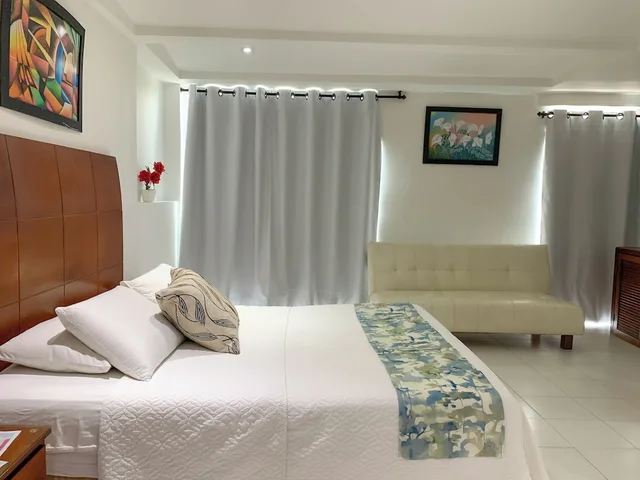 غرفة ديلوكس ثلاثية بسرير مزدوج مع أريكة، Coral Reef Hotel 6/9