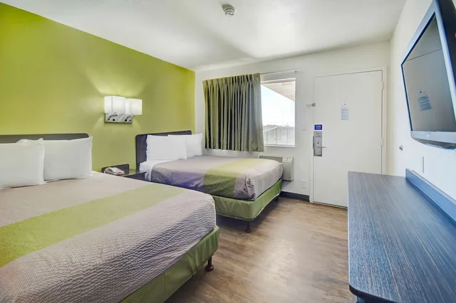 غرفة قياسية بسريرين مزدوجين، Motel6 Douglas, AZ 3/5