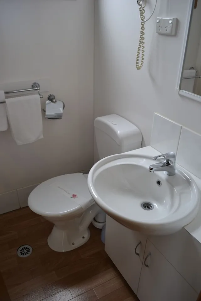 كابينة بسرير كوين وسريرين فرديين بغرفتي نوم، Warrnambool Claremont Holiday Village 2/5
