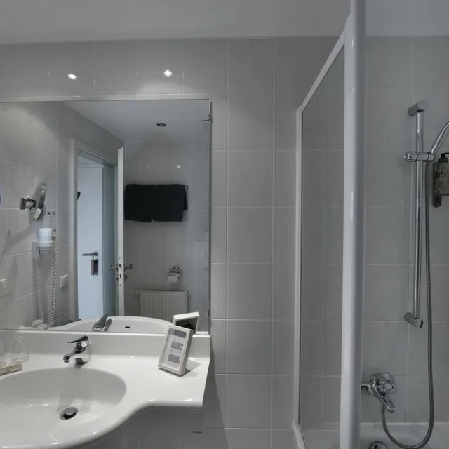 غرفة بسرير مزدوج مع أريكة، Hotel BIRGIT Berlin Mitte 10/10