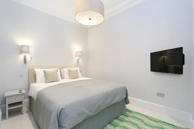 3 Bedrooms, Semi Basement, Standard، Apartment Queensgate Court 1/3