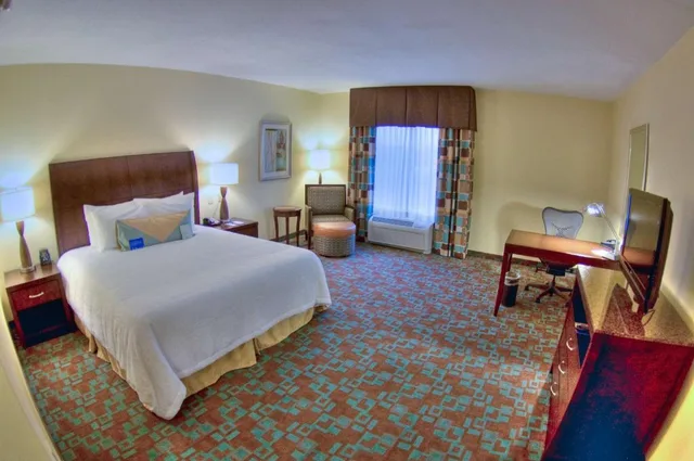 جناح جونيور بسرير كينج مع أريكة لذوي الإعاقة، Hilton Garden Inn Clarksville 1/3