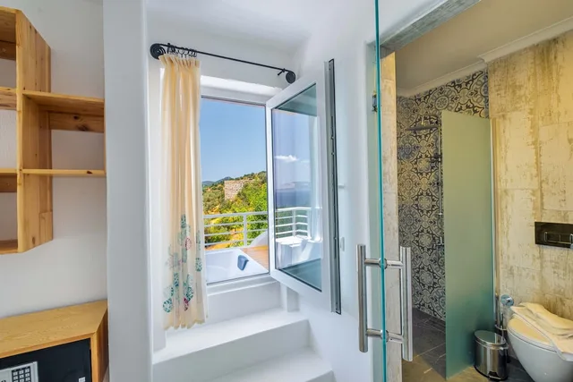 غرفة بريميوم ركنية بسرير كوين بإطلالة على البحر بجاكوزي، Payam Hotel 4/4