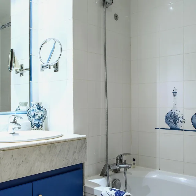 غرفة بسرير مزدوج أو سريرين منفصلين، HOTEL CARON DE BEAUMARCHAIS 1/1