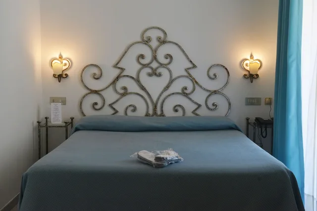 غرفة كلاسيكية بسرير كوين بإطلالة على الحديقة مع أريكة، Palatium Mari Hotel 3/10