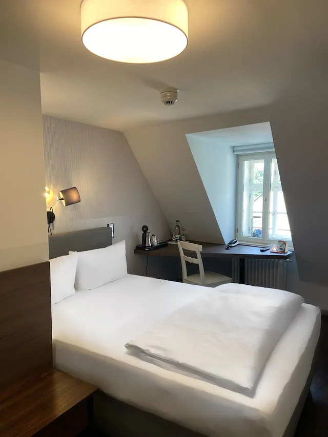 Room, Queen Bed, No Elevator, Annex، Hotel Kramerbrucke Erfurt 5/7
