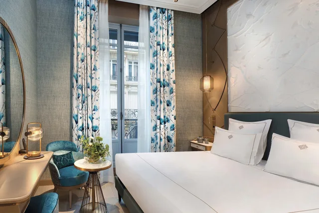 Privilege Street, Le Demeure Montaigne 3/5