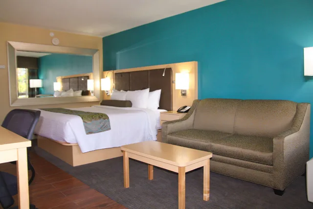 غرفة بسرير كينج، Best Western Plus South Coast Inn 4/10