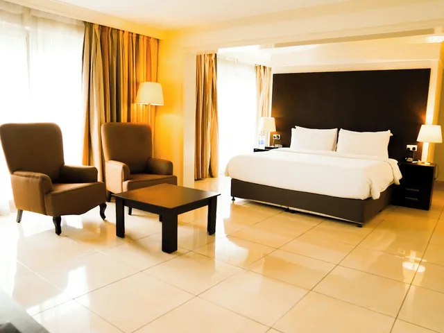 جناح رئاسي بسرير كينج، Abuja Continental Hotel 1/6