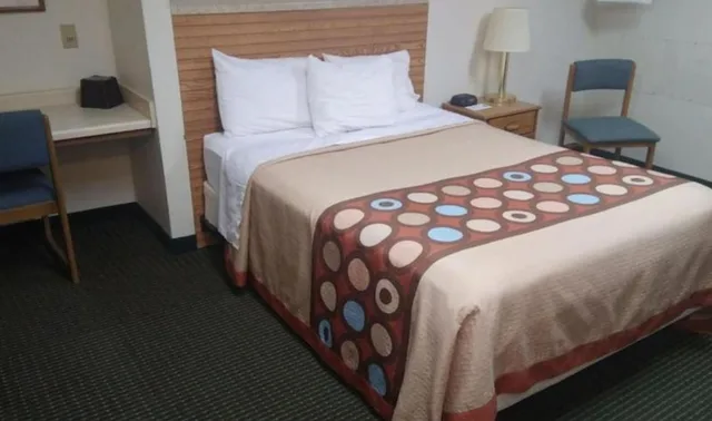 جناح بسرير كوين، Wautoma Inn by OYO Near Airport WI 73 5/7