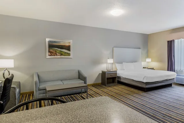 استوديو بسرير كينج مع أريكة بمطبخ، Best Western Plus New England Inn & Suites 3/4