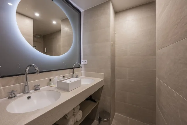 double or twin deluxe, Hotel Sacha 6/14