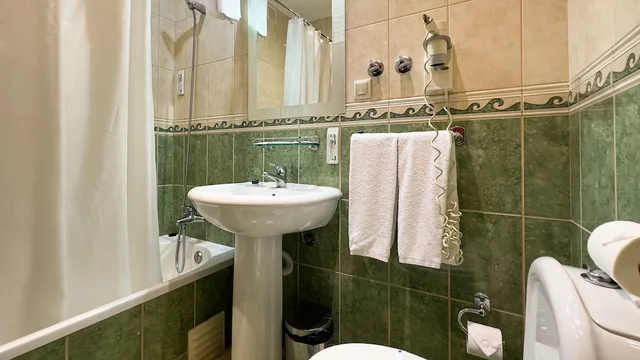غرفة بسريرين منفصلين، Avenida Praia 5/10