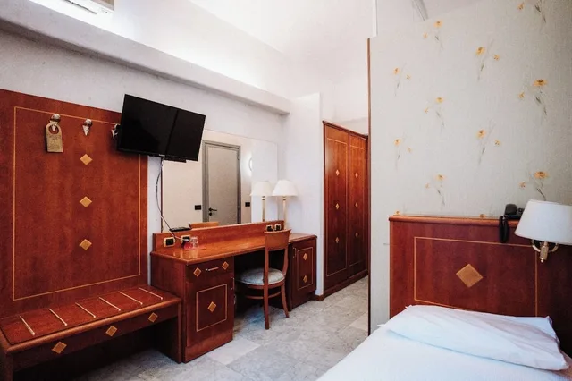 غرفة مفردة، Hotel Chelsea 7/15