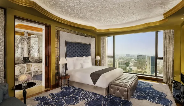 جناح جونيور بإطلالة على المدينة مع دخول صالة النادي، The Reverie Saigon Hotel 4/10