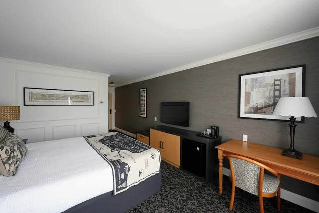 Superior, King Bed, Cow Hollow Inn 3/7