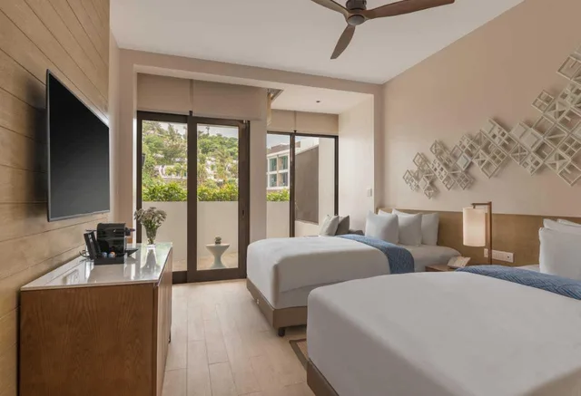 Premier, Deluxe, Twin Beds, Crimson Resort & Spa Boracay 2/2