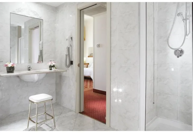 غرفة قياسية بسرير كوين، Grande Albergo Internazionale 7/7
