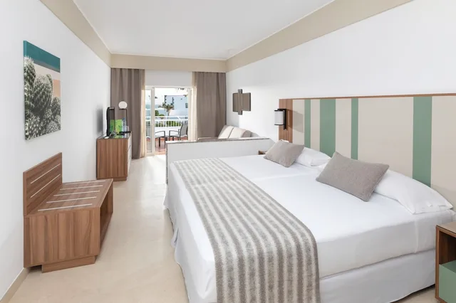 غرفة غراند بسرير مزدوج بشرفة، Riu Paraiso Lanzarote 1/3