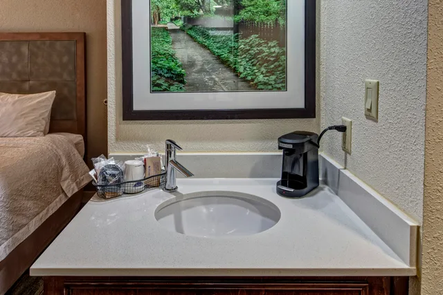 غرفة بسرير كينج، Hampton Inn Newbery Opera House 3/4