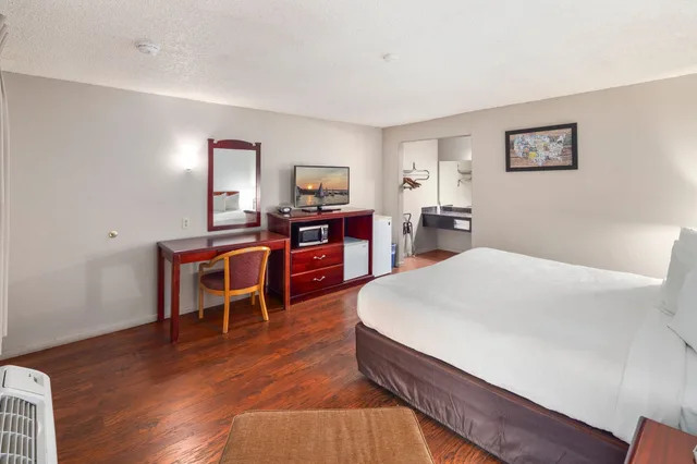 غرفة بسرير كوين لذوي الإعاقة، Inn at Lake Washington By OYO I-405 3/5