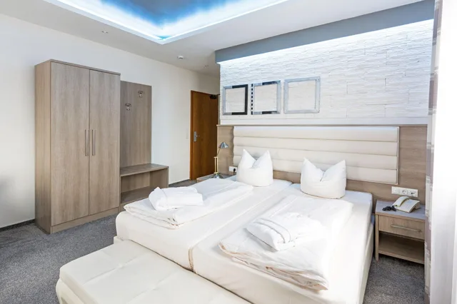 غرفة سوبيريور ثلاثية، Bavaria Hotel Superior 1/9