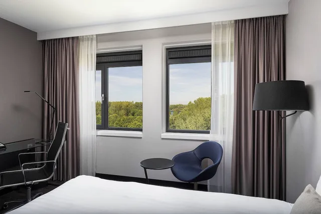 غرفة سوبيريور بسرير كينج، Courtyard By Marriott Amsterdam Airport 4/6