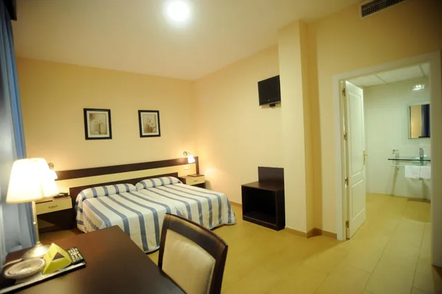 غرفة بسرير مزدوج أو سريرين منفصلين، Hotel Castillo 1/10