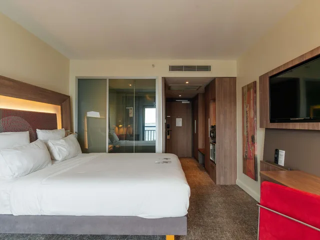 غرفة سوبيريور بسرير مزدوج بإطلالة على البحر، Novotel Istanbul Bosphorus Hotel 1/10