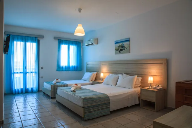 Room, Triple, 1 Double and 1 Single Bed, Lateral Side Sea View، Marilisa Hotel 1/6