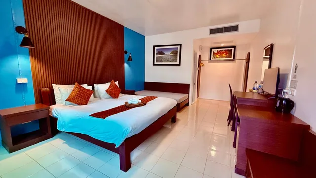 غرفة سوبيريور بسرير كينج بإطلالة على المسبح مع أريكة، Ao Nang Baan Suan Resort 3/7