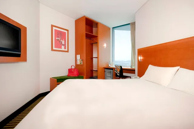 Standard, Queen Bed, ibis Kuwait Salmiya 7/10