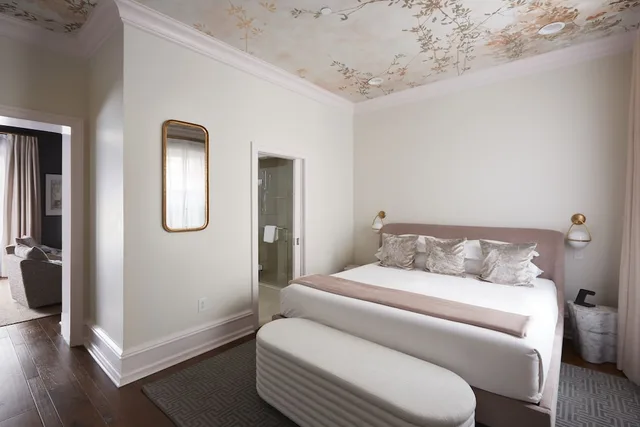 1 Bedroom, Suite, King Bed, Rittenhouse 1715 3/5