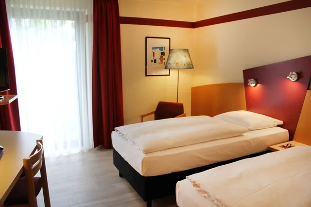غرفة قياسية بسريرين منفصلين، Arvena Park Nuremberg 4/10