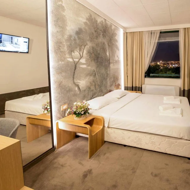 غرفة بسرير مزدوج بشرفة، Park Hotel Raya Garden 2/4