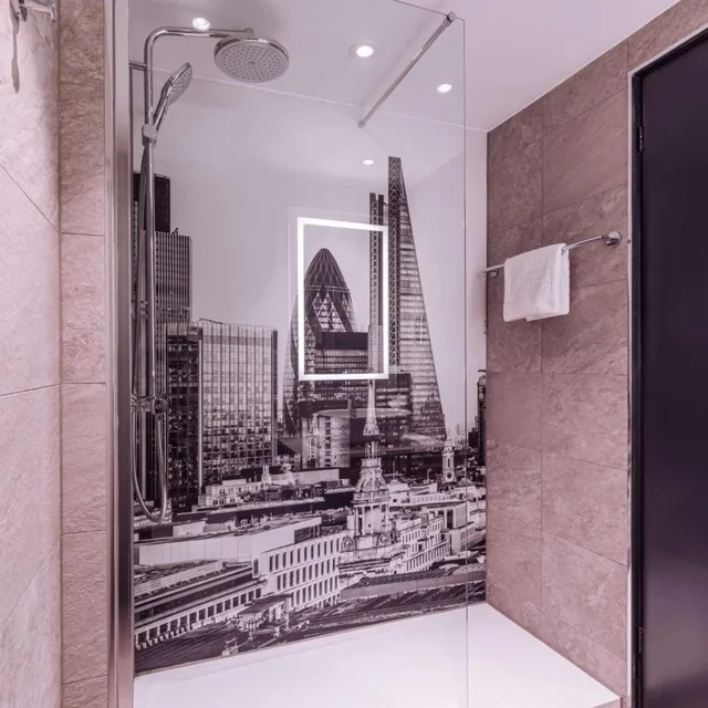 غرفة عائلية بسرير كينج، Radisson Red London Heathrow 9/9