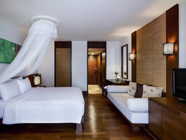 غرفة بسرير كينج بإطلالة على المسبح، Pullman Pattaya Hotel G 4/8