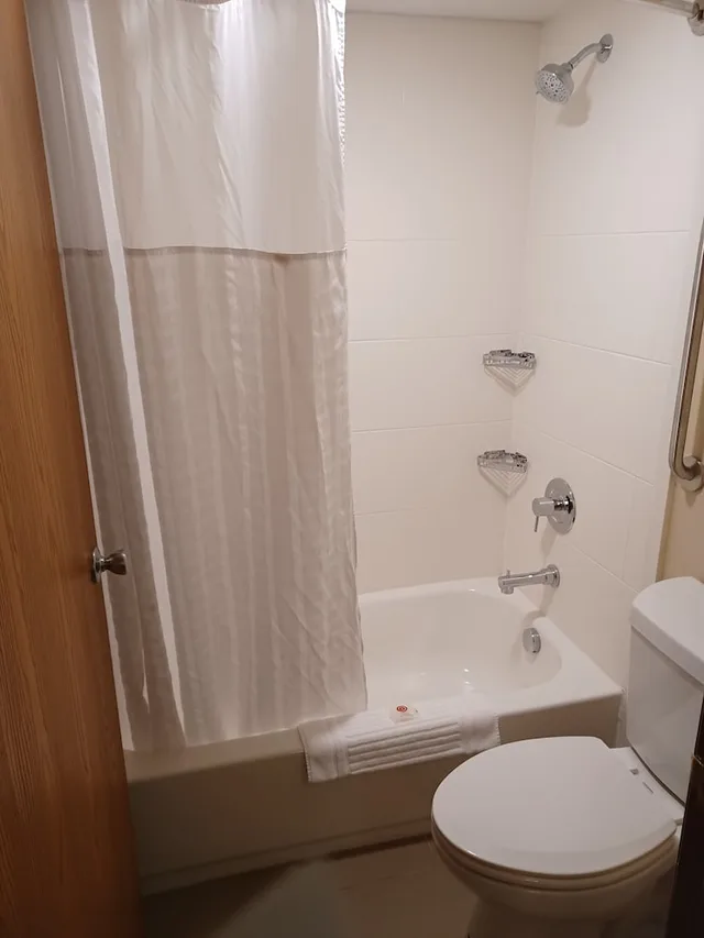 غرفة ديلوكس بسرير كينج، Wingate by Wyndham New Stanton 7/9