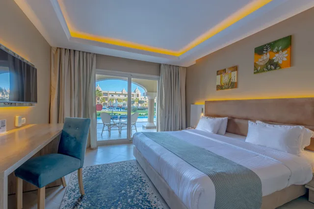 Room, Pool View, Hotel Titanic Royal 1/4