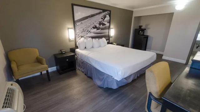 غرفة ديلوكس بسرير كينج، Super 8 by Wyndham Santa Cruz Beach 5/7