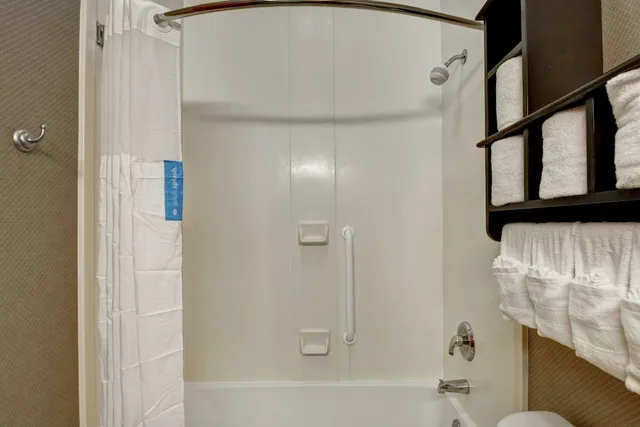 غرفة ديلوكس بسرير كينج مع أريكة، Hampton Inn West Palm Beach Fl Turnpike 7/9