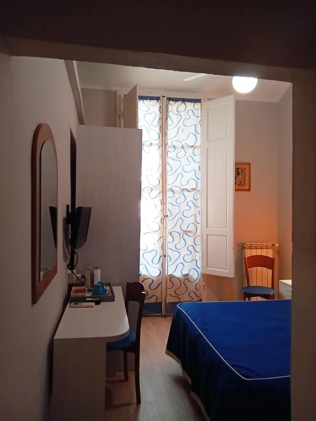 غرفة اقتصادية صغيرة بسرير مزدوج بغرفة نوم واحدة بحمام خاص، Tourist House 3/4