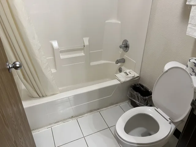 Basic, Single, King Bed, Express Inn & Suites 7/7